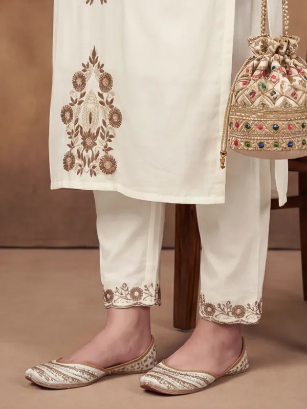 New_Embroidered_Work_Rayon_Kurta_Set