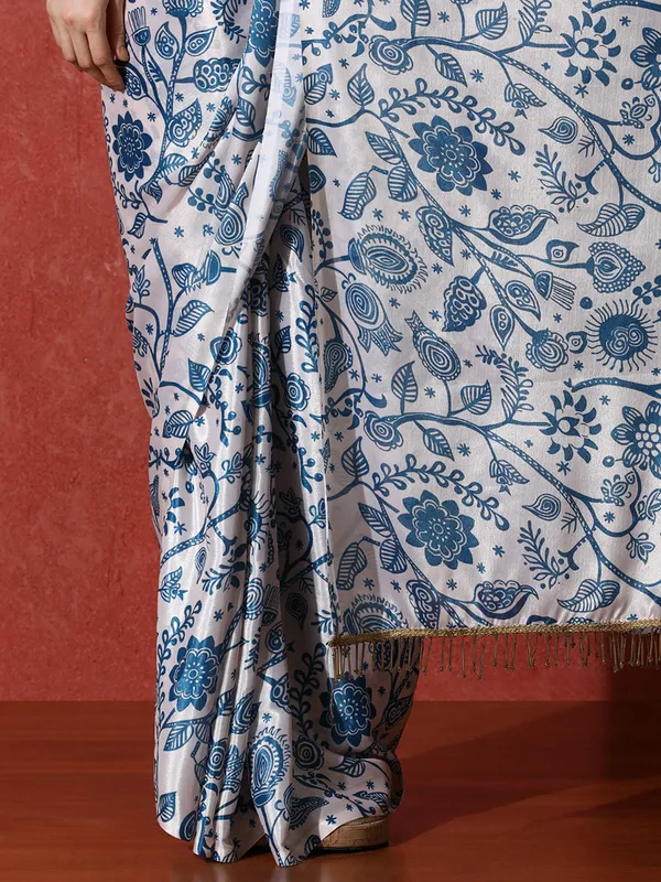 Pre-Draped_Ready_to_Wear_Chinnon_Fabric_Digital_Printed_Saree_With_Unstiched_Blouse_Fabric