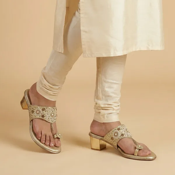 Biege_Embellished_Kolhapuri_Sandals_For_Women