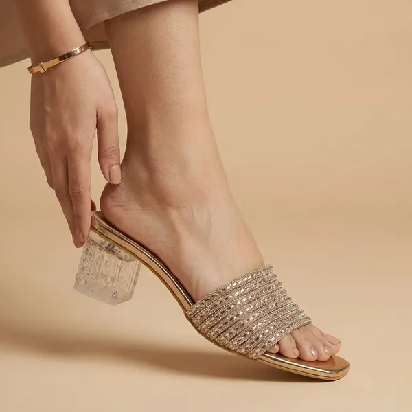 Embellished_Metallic_Gold_Flat_Sandals_For_Women