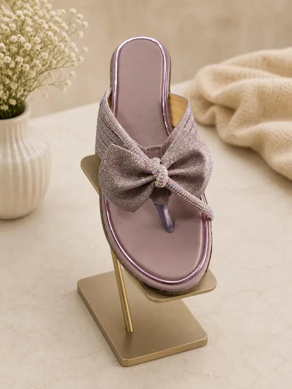 Trendy_women's_pink_chappal_flat_