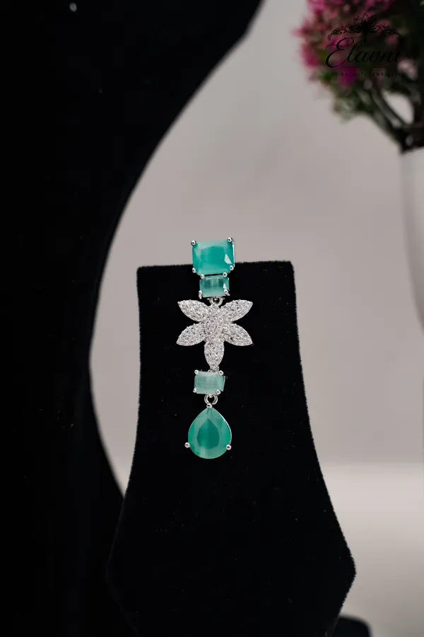 Silver_And_Ocean_Green_Alloy_Necklace_Set_For_Women