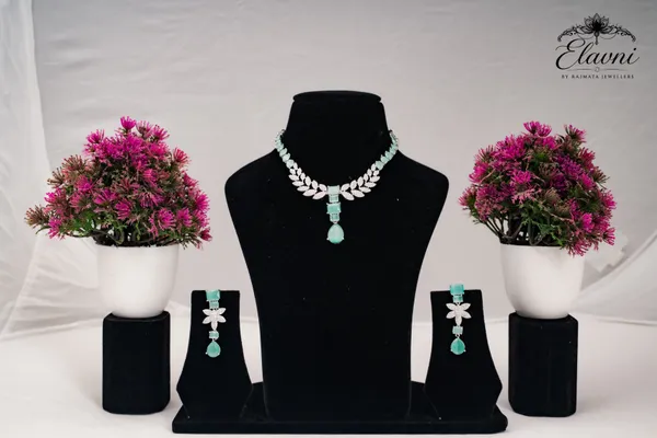 Silver_And_Ocean_Green_Alloy_Necklace_Set_For_Women