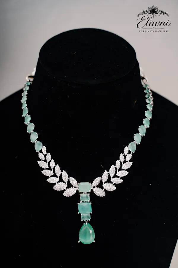 Silver_And_Ocean_Green_Alloy_Necklace_Set_For_Women