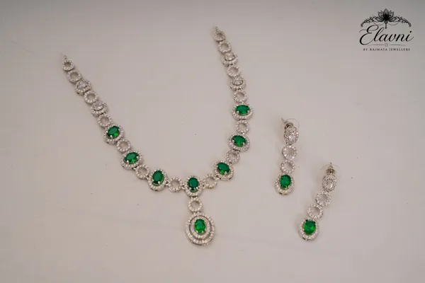 Silver_And_Green_Alloy_Infinity_Necklace_Set_For_Women