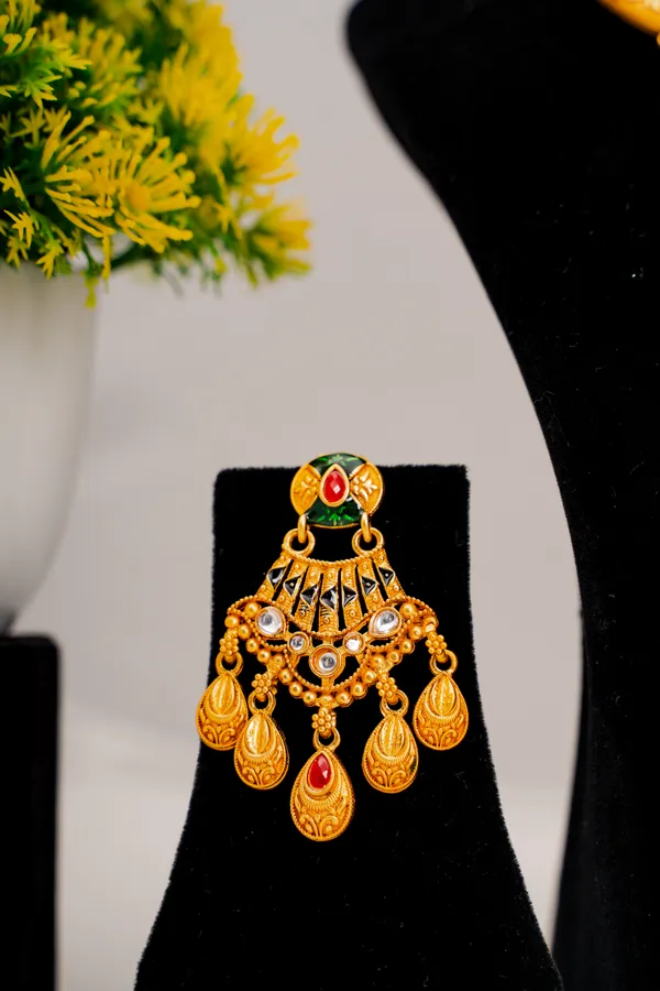 Golden_Alloy_Traditional_Necklace_Set_For_Women
