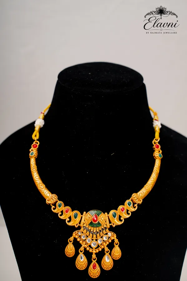 Golden_Alloy_Traditional_Necklace_Set_For_Women