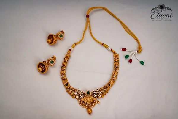 Golden_Alloy_Kundan_Necklace_Set_For_Women