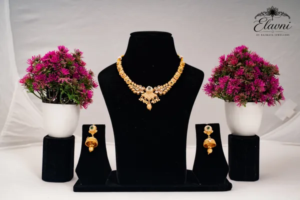Golden_Alloy_Kundan_Necklace_Set_For_Women