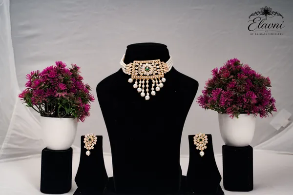 Golden_Alloy_Emerald_Pearl_Choker_Set_For_Women