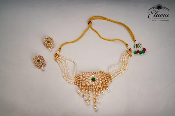 Golden_Alloy_Emerald_Pearl_Choker_Set_For_Women