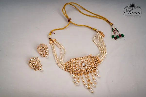 Off_White_And_Golden_Alloy_Pearl_Choker_Set_For_Women