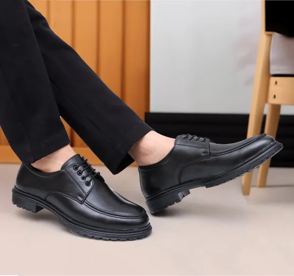 Black_Synthetic_Leather_Outdoors_Shoes_For_Men