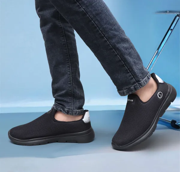 Black_Synthetic_Leather_Mocassin_Shoes_For_Men