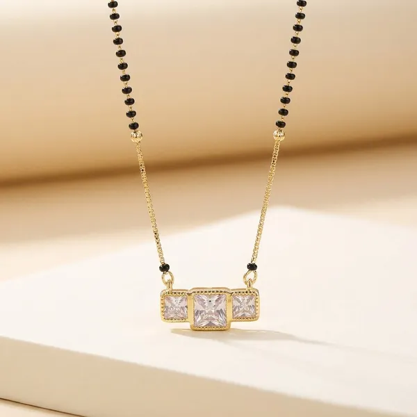 Elegant_Black_And_Gold_Beaded_Chain_Necklace_With_Crystal_Pendant