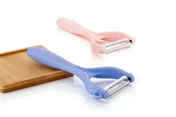 Y-Shaped_Vegetable_Peeler_With_Ergonomic_Handle