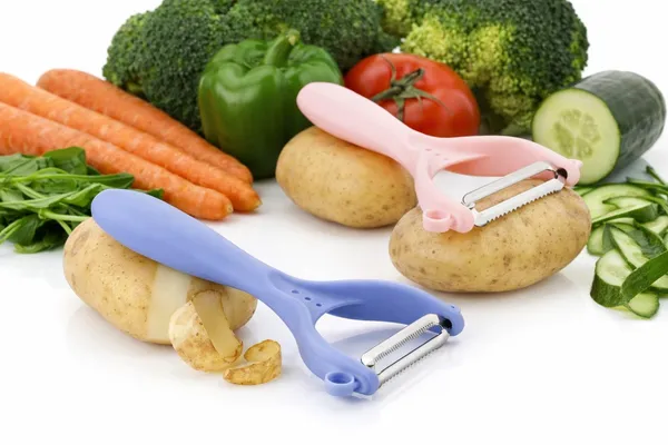 Y-Shaped_Vegetable_Peeler_With_Ergonomic_Handle