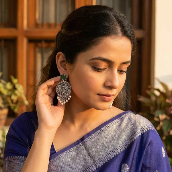 Black_Traditional_Classic_Stylish_Oxidized_Kundan_Stud_Earrings_For_Women