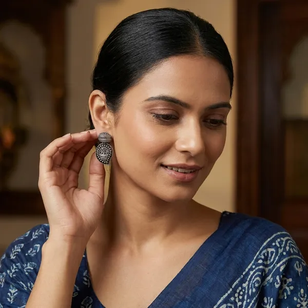 Silver_Traditional_Classic_Stylish_Oxidized_Kundan_Pearl_Dropping_Stud_Earrings_For_Women