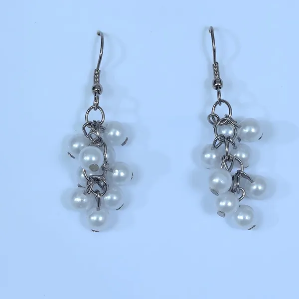 Silver_Classic_Stylish_Pearl_Dropping_Hook_Earrings_For_Women