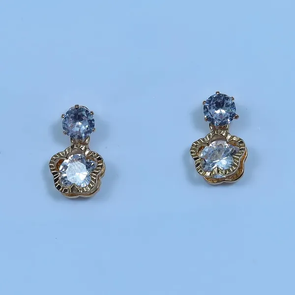 Gold_And_Clear_Traditional_Classic_Stylish_Stone_Stud_Earrings_For_Women