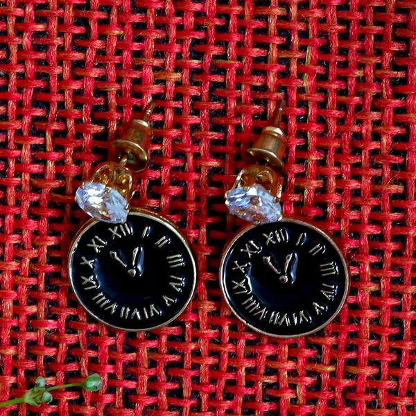 Black_Traditional_Classic_Stylish_Clock_Stud_Earrings_For_Women