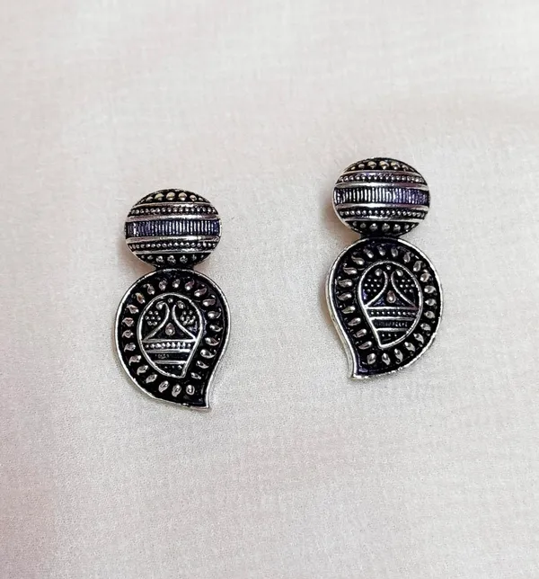 Silver_Traditional_Classic_Stylish_Oxidized_Kundan_Pearl_Dropping_Stud_Earrings_For_Women