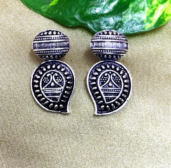 Silver_Traditional_Classic_Stylish_Oxidized_Kundan_Pearl_Dropping_Stud_Earrings_For_Women
