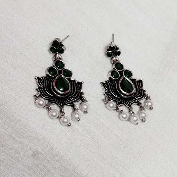 Black_Traditional_Classic_Stylish_Oxidized_Kundan_Stud_Earrings_For_Women