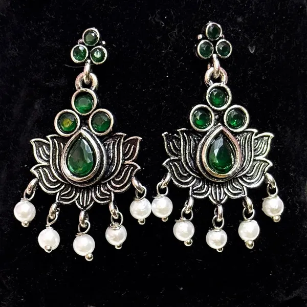 Black_Traditional_Classic_Stylish_Oxidized_Kundan_Stud_Earrings_For_Women