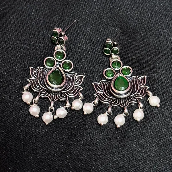 Black_Traditional_Classic_Stylish_Oxidized_Kundan_Stud_Earrings_For_Women