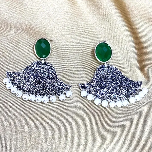 Black_Traditional_Classic_Stylish_Oxidized_Kundan_Stud_Earrings_For_Women