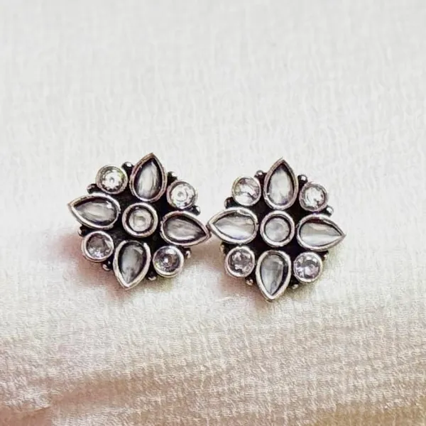 Grey_Traditional_Classic_Stylish_Oxidized_Kundan_Stud_Earrings_For_Women