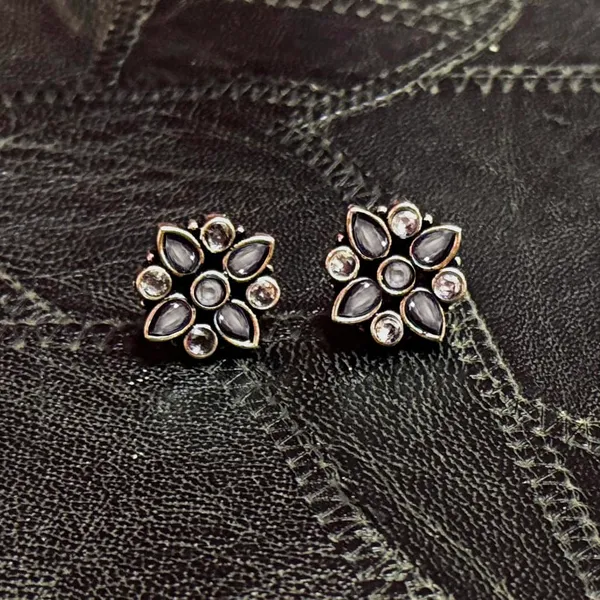 Grey_Traditional_Classic_Stylish_Oxidized_Kundan_Stud_Earrings_For_Women