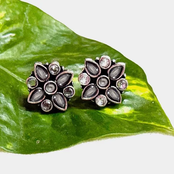 Grey_Traditional_Classic_Stylish_Oxidized_Kundan_Stud_Earrings_For_Women