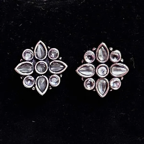 Grey_Traditional_Classic_Stylish_Oxidized_Kundan_Stud_Earrings_For_Women