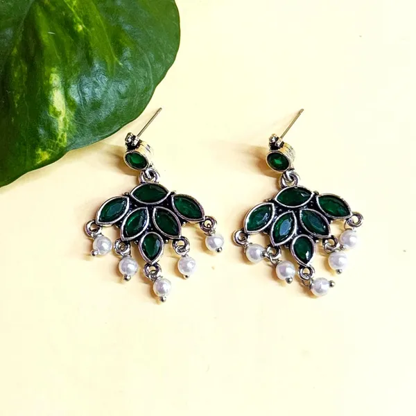 Green_And_White_Traditional_Classic_Stylish_Oxidized_Kundan_Stud_Earrings_For_Women