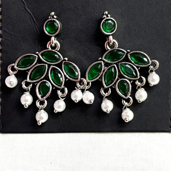 Green_And_White_Traditional_Classic_Stylish_Oxidized_Kundan_Stud_Earrings_For_Women