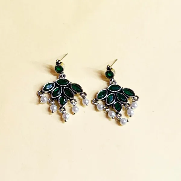 Green_And_White_Traditional_Classic_Stylish_Oxidized_Kundan_Stud_Earrings_For_Women