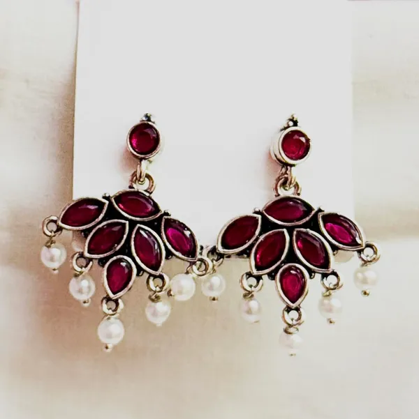Red_And_White_Traditional_Classic_Stylish_Oxidized_Kundan_Stud_Earrings_For_Women