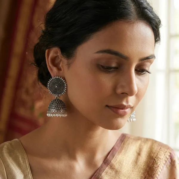 Silver_Traditional_Classic_Stylish_Silver_Jhumka_Earrings_For_Women