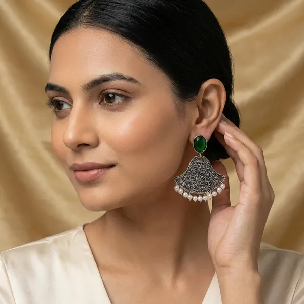 Black_Traditional_Classic_Stylish_Oxidized_Kundan_Stud_Earrings_For_Women