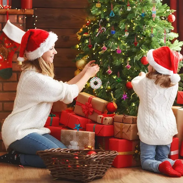 Green_Plastic_Christmas_Tree