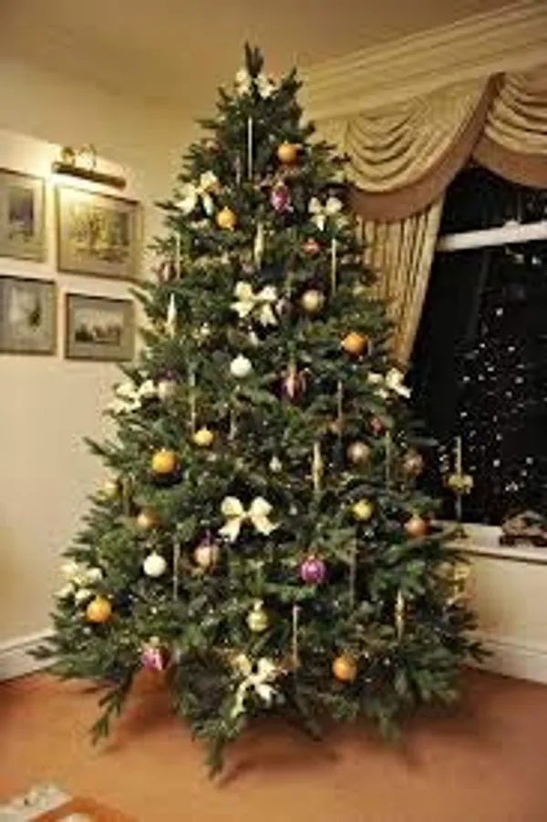 Green_Plastic_Christmas_Tree