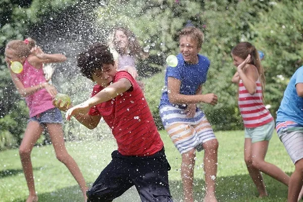 Multicolor_Plastic_Water_Balloons_(Pack_Of_111)