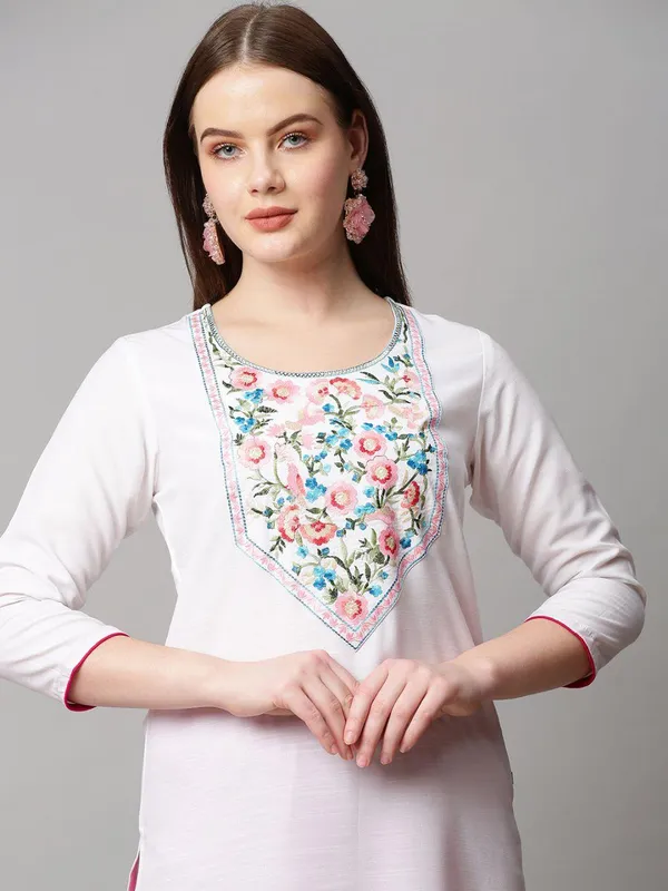 White_Slub_Cotton_Straight_Floral_Embroidered_Kurta_Set_For_Women