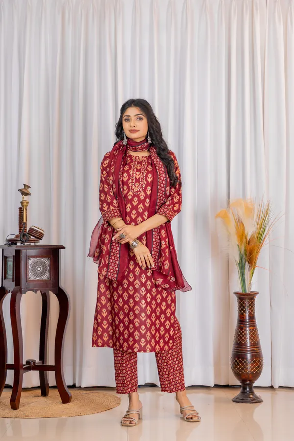 Red_Slub_Cotton_Straight_Printed_Kurta_Set_With_Dupatta_For_Women