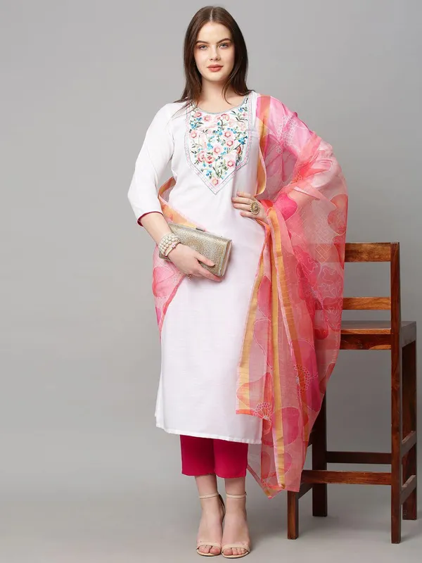White_Slub_Cotton_Straight_Floral_Embroidered_Kurta_Set_For_Women