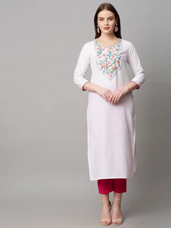 White_Slub_Cotton_Straight_Floral_Embroidered_Kurta_Set_For_Women