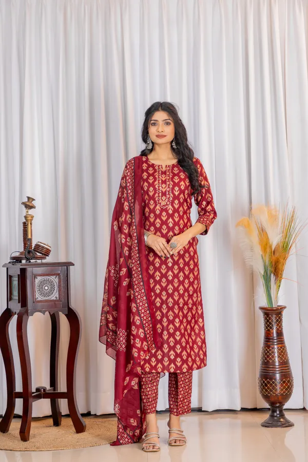 Red_Slub_Cotton_Straight_Printed_Kurta_Set_With_Dupatta_For_Women